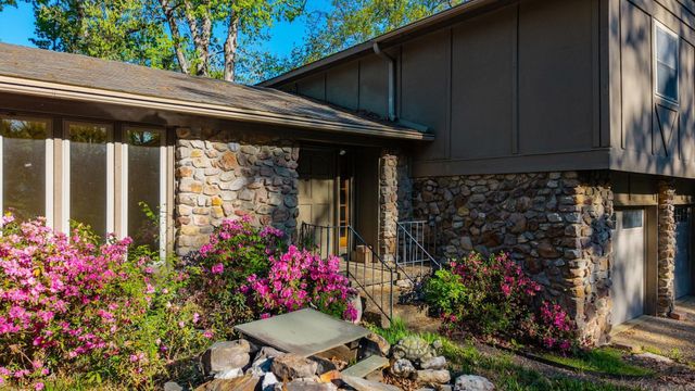 922 Kings Mountain Dr, Little Rock, AR 72211