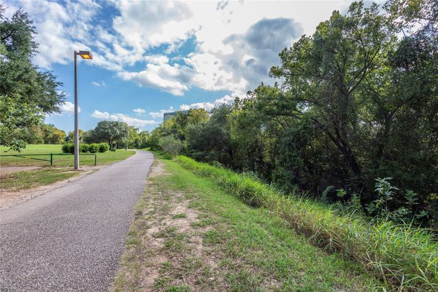720 Memorial Mews A, Houston, TX 77079