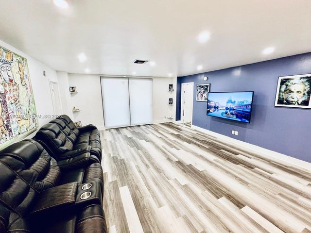 13499 Biscayne Blvd PH1705, North Miami, FL 33181