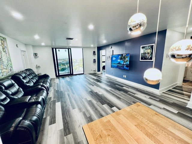 13499 Biscayne Blvd PH1705, North Miami, FL 33181