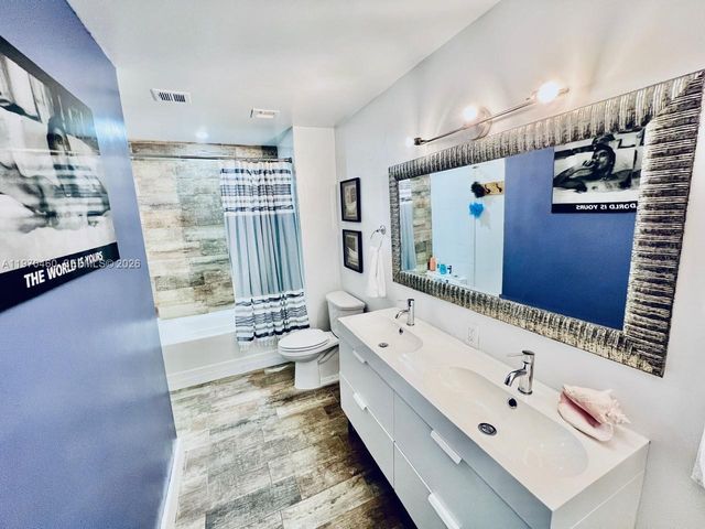 13499 Biscayne Blvd PH1705, North Miami, FL 33181