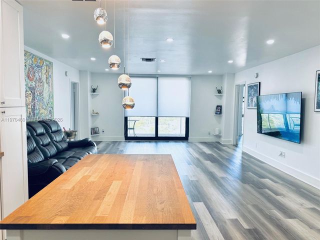 13499 Biscayne Blvd PH1705, North Miami, FL 33181