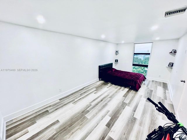 13499 Biscayne Blvd PH1705, North Miami, FL 33181