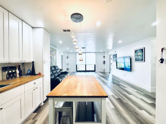 13499 Biscayne Blvd PH1705, North Miami, FL 33181