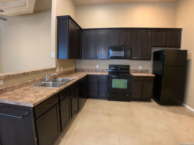 224 Anne Louise Dr # B, New Braunfels, TX 78130