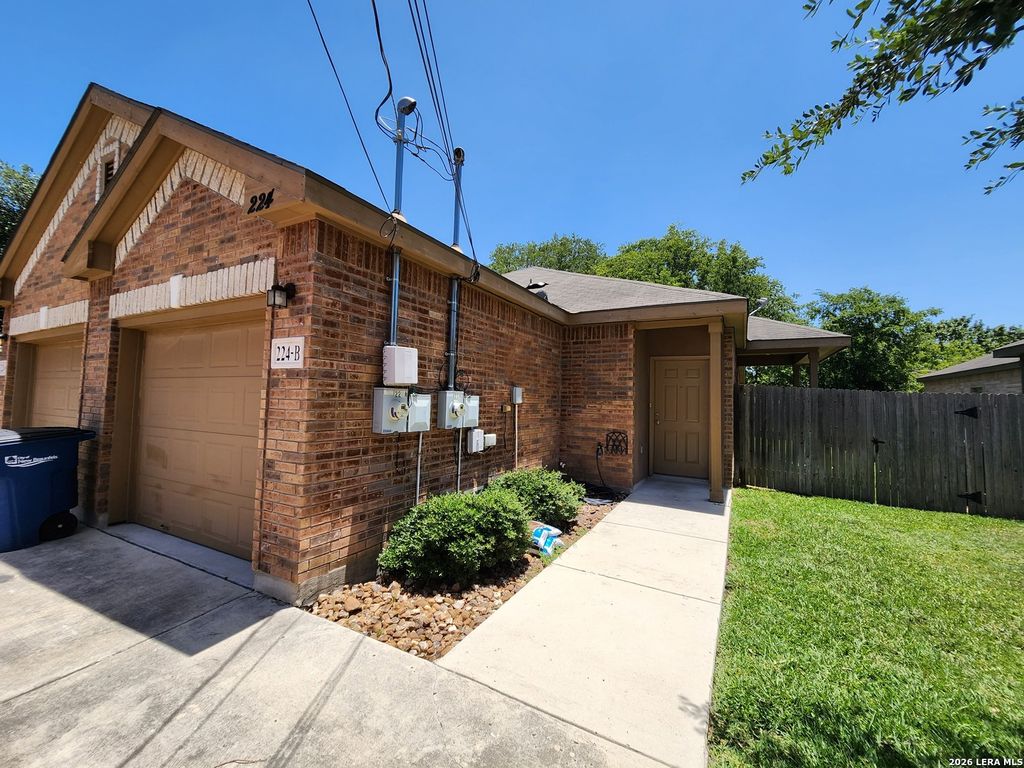 224 Anne Louise Dr # B, New Braunfels, TX 78130