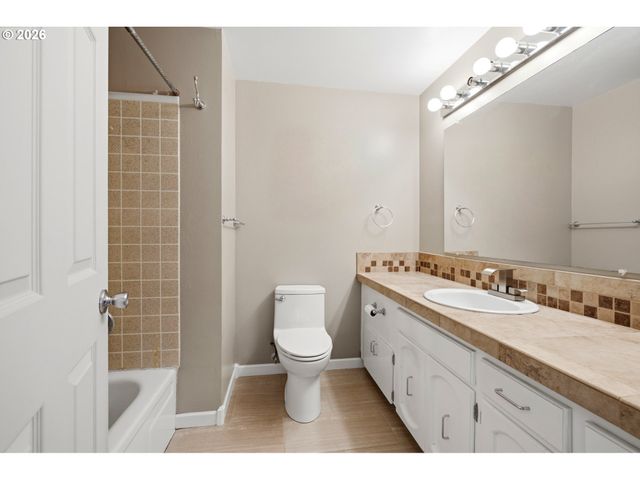 5655 Se COLONY Cir, Milwaukie, OR 97267