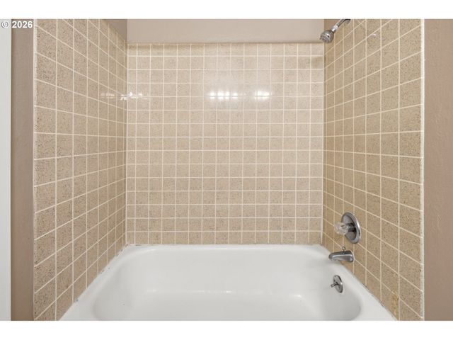 5655 Se COLONY Cir, Milwaukie, OR 97267