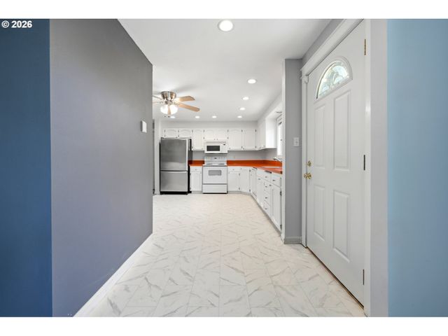 5655 Se COLONY Cir, Milwaukie, OR 97267