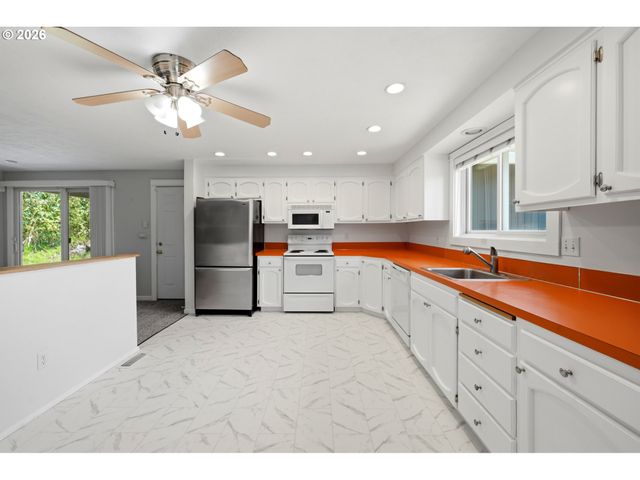 5655 Se COLONY Cir, Milwaukie, OR 97267