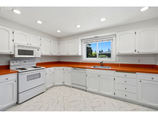 5655 Se COLONY Cir, Milwaukie, OR 97267