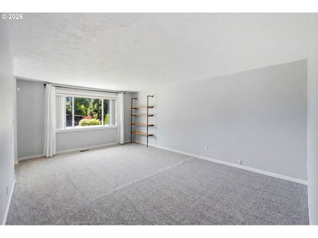 5655 Se COLONY Cir, Milwaukie, OR 97267