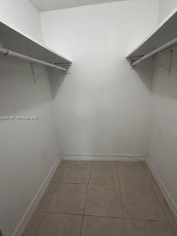 20725 NE 8th Court 106-11, Miami, FL 33179