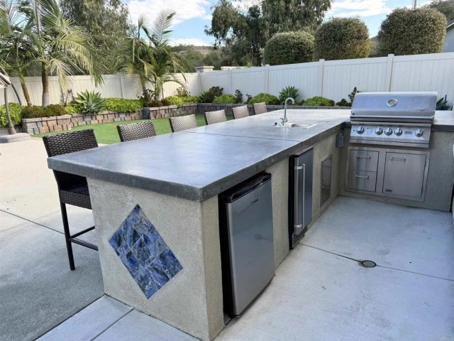 1564 Manzanita Hollows Lane, Vista, CA 92084