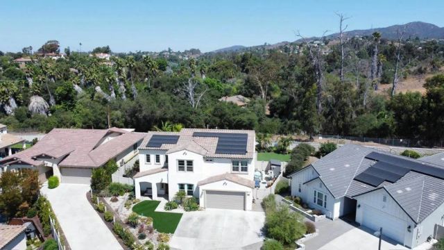 1564 Manzanita Hollows Lane, Vista, CA 92084