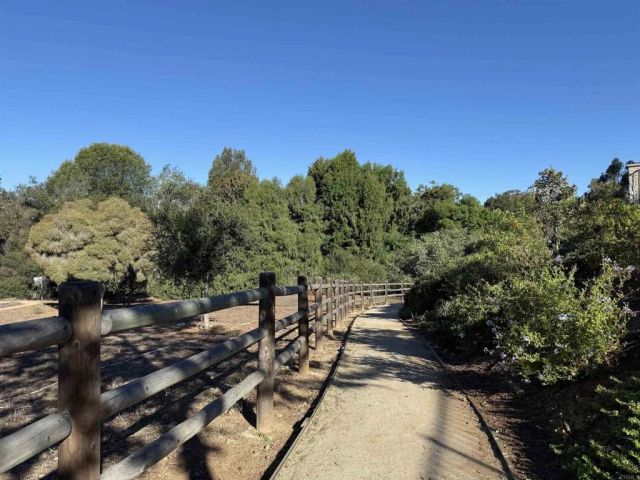 1564 Manzanita Hollows Lane, Vista, CA 92084