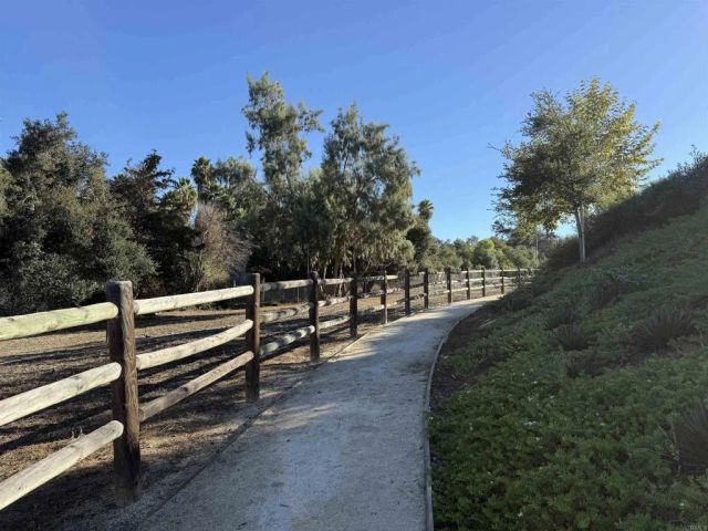 1564 Manzanita Hollows Lane, Vista, CA 92084