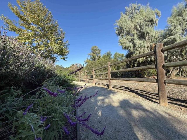 1564 Manzanita Hollows Lane, Vista, CA 92084