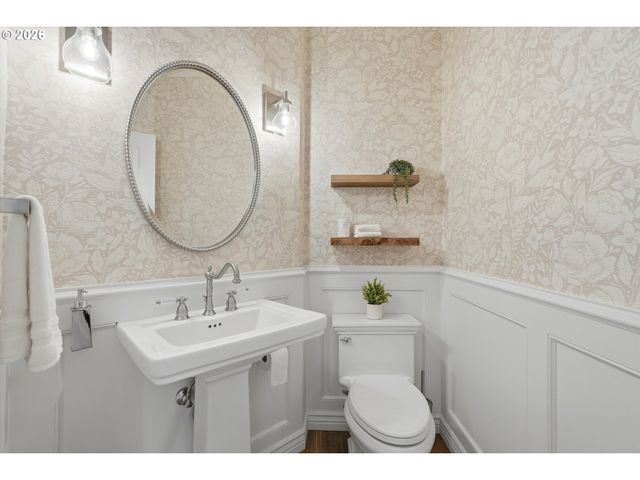 3390 CRESCENT Dr, West Linn, OR 97068