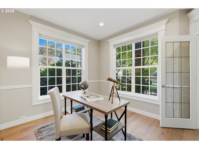 3390 CRESCENT Dr, West Linn, OR 97068