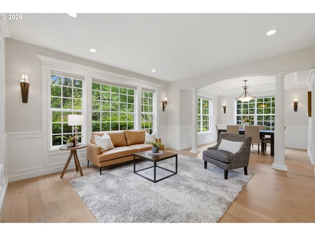 3390 CRESCENT Dr, West Linn, OR 97068