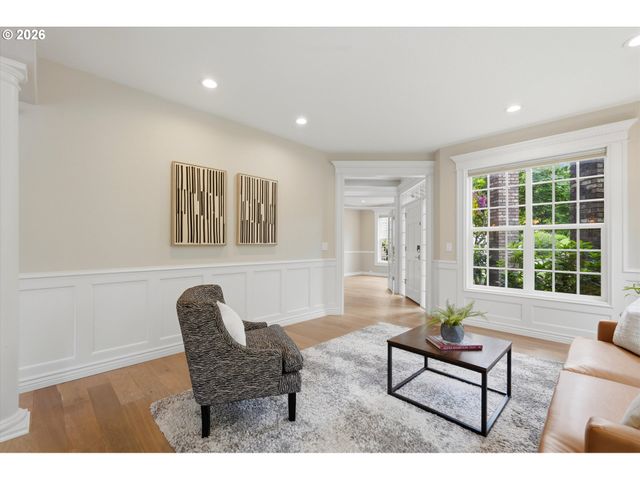 3390 CRESCENT Dr, West Linn, OR 97068