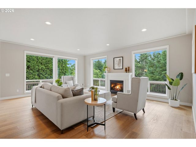 3390 CRESCENT Dr, West Linn, OR 97068