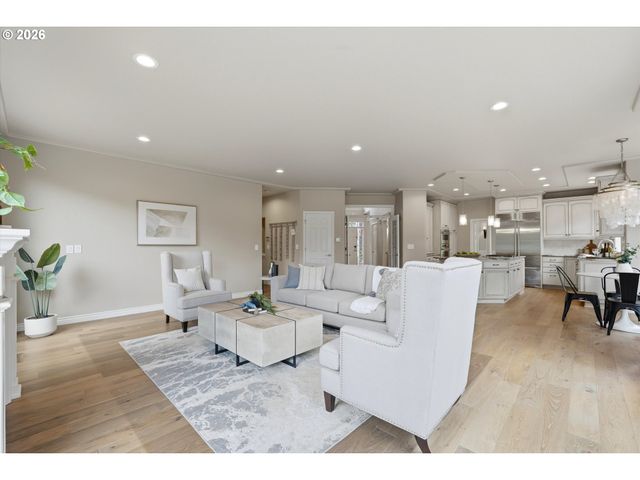 3390 CRESCENT Dr, West Linn, OR 97068