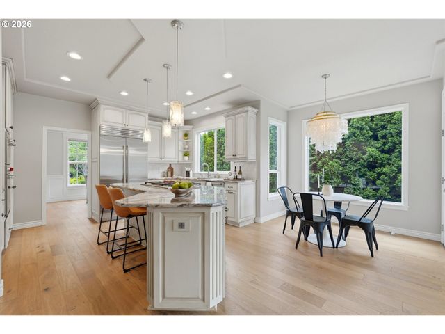 3390 CRESCENT Dr, West Linn, OR 97068