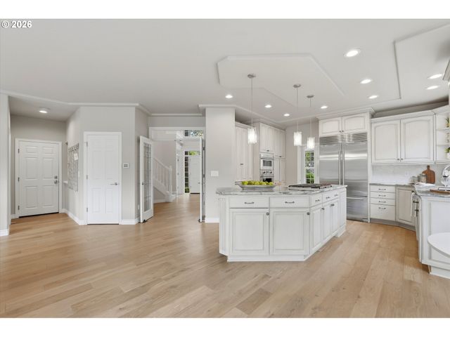 3390 CRESCENT Dr, West Linn, OR 97068