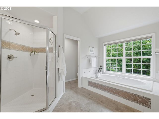 3390 CRESCENT Dr, West Linn, OR 97068
