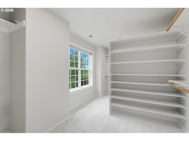 3390 CRESCENT Dr, West Linn, OR 97068