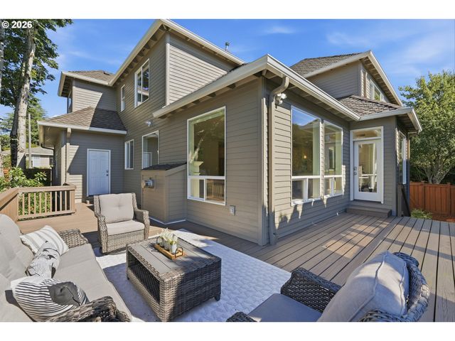 3390 CRESCENT Dr, West Linn, OR 97068