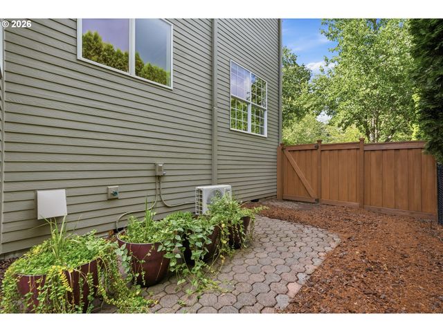 3390 CRESCENT Dr, West Linn, OR 97068