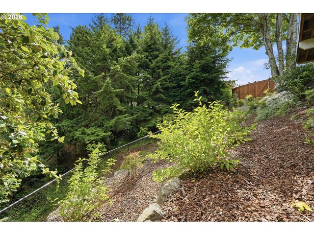 3390 CRESCENT Dr, West Linn, OR 97068