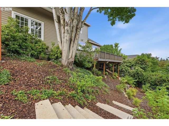 3390 CRESCENT Dr, West Linn, OR 97068