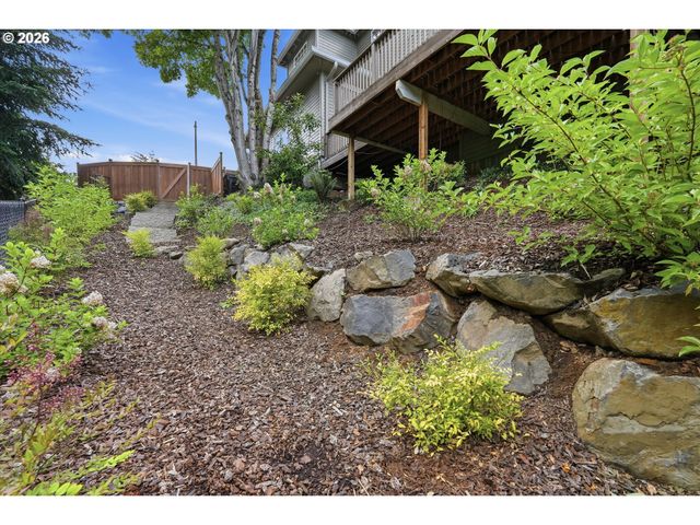 3390 CRESCENT Dr, West Linn, OR 97068
