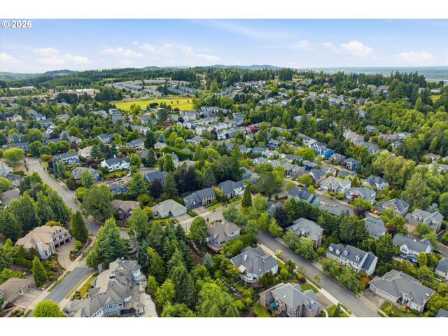 3390 CRESCENT Dr, West Linn, OR 97068