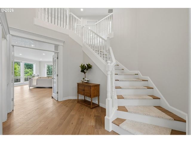 3390 CRESCENT Dr, West Linn, OR 97068