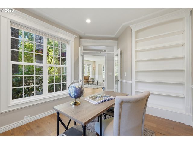 3390 CRESCENT Dr, West Linn, OR 97068