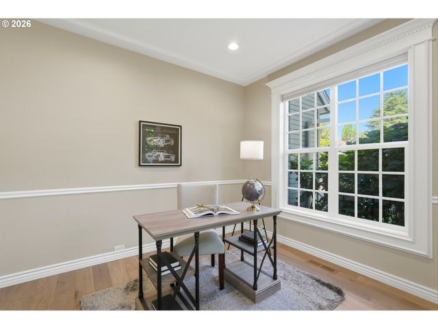 3390 CRESCENT Dr, West Linn, OR 97068