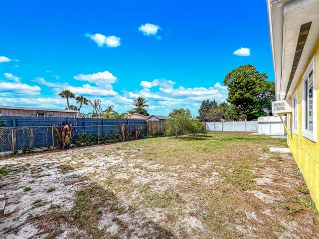 691 Snead Circle, West Palm Beach, FL 33413