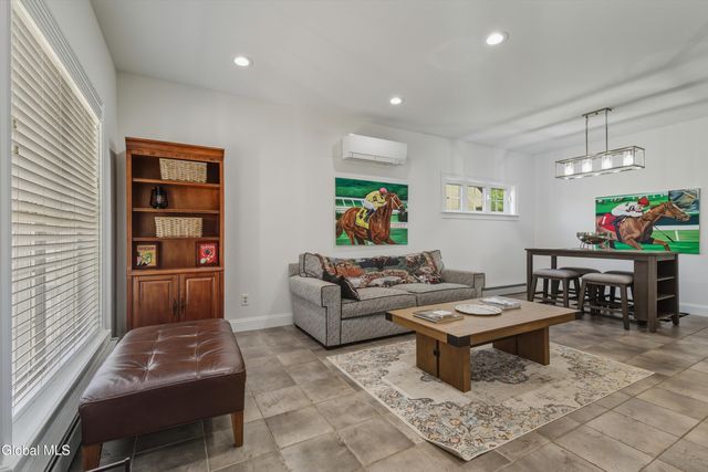 15 Thoroughbred Drive, Saratoga Springs, NY 12866