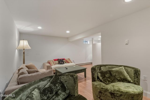 15 Thoroughbred Drive, Saratoga Springs, NY 12866