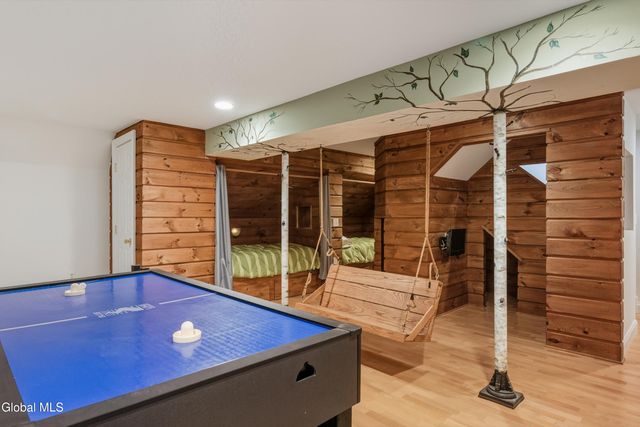 15 Thoroughbred Drive, Saratoga Springs, NY 12866