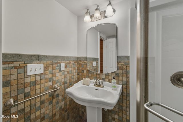 15 Thoroughbred Drive, Saratoga Springs, NY 12866