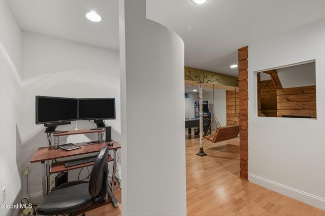 15 Thoroughbred Drive, Saratoga Springs, NY 12866