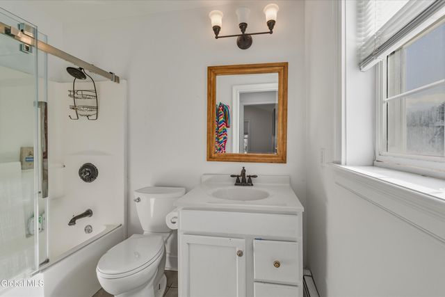 15 Thoroughbred Drive, Saratoga Springs, NY 12866