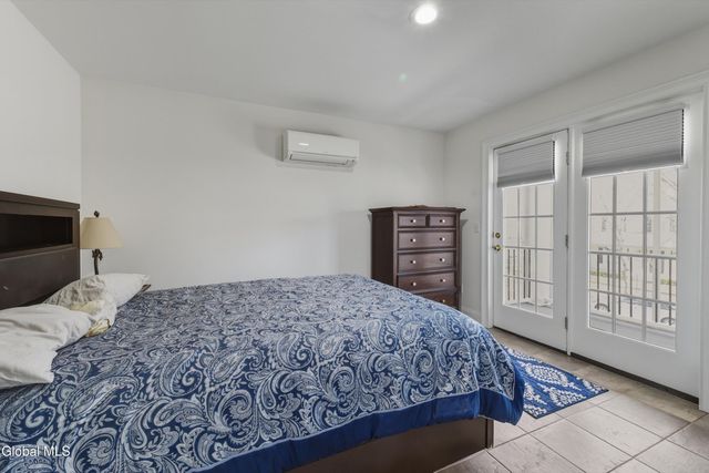 15 Thoroughbred Drive, Saratoga Springs, NY 12866