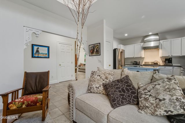 15 Thoroughbred Drive, Saratoga Springs, NY 12866